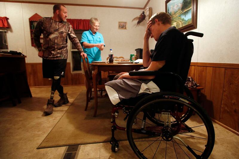 galleries/2014/08/02/the-road-home-from-an-ied-to-idaho-photos/140801-wounded-soldier-3_ww8un5