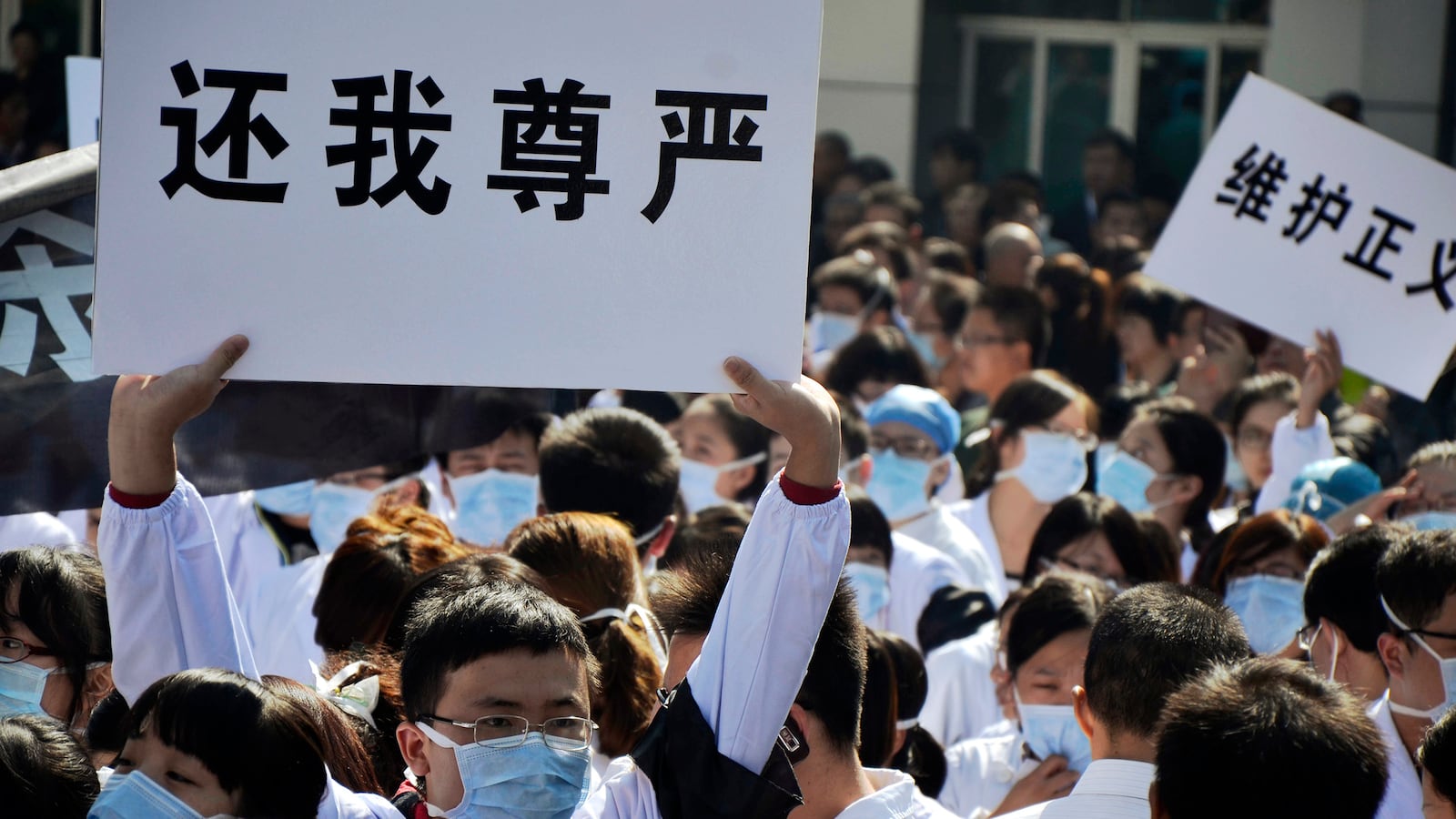 articles/2014/09/21/will-us-health-care-follow-in-china-s-bloody-footsteps/140919-drake-china-tease_i0zdar