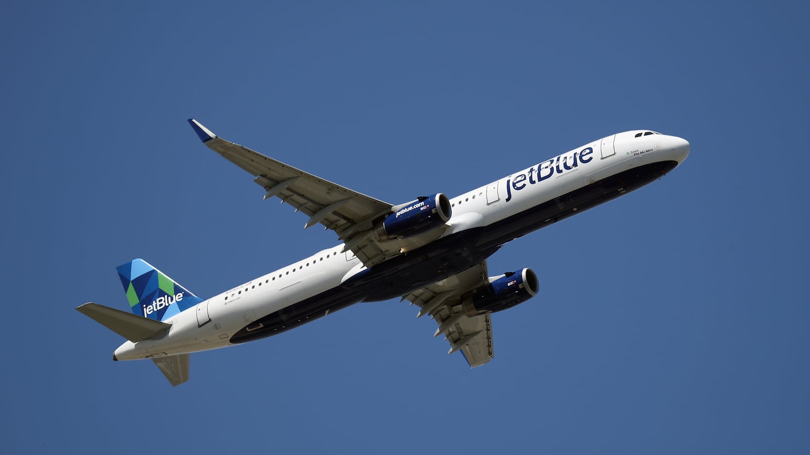 031221-jet-blue-cheat_lluclo