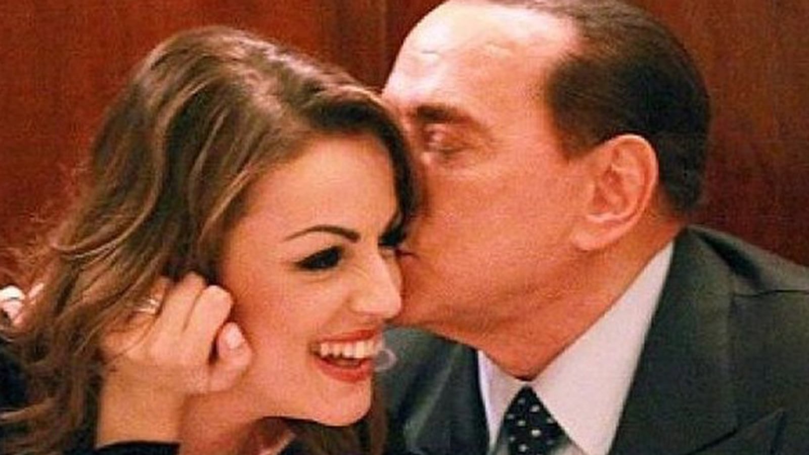 galleries/2015/05/31/berlusconi-has-the-instagram-of-a-tween-girl/150530-berlusconi-instgram-tease_bbqthd