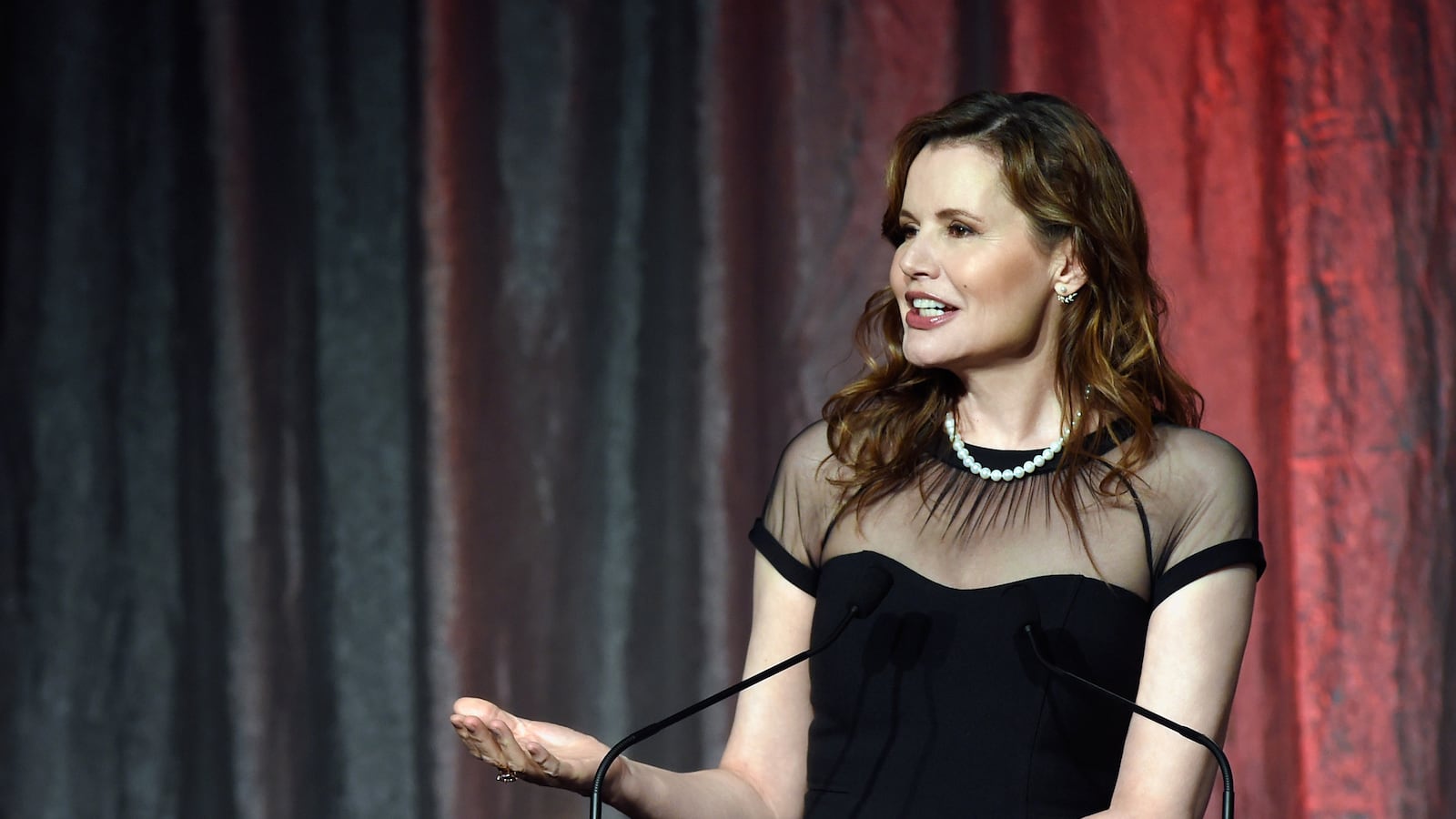 articles/2015/10/27/geena-davis-kudos-to-jennifer-lawrence-but-women-in-hollywood-have-a-long-way-to-go/151026-davis-equal-pay-tease_rbk2q2