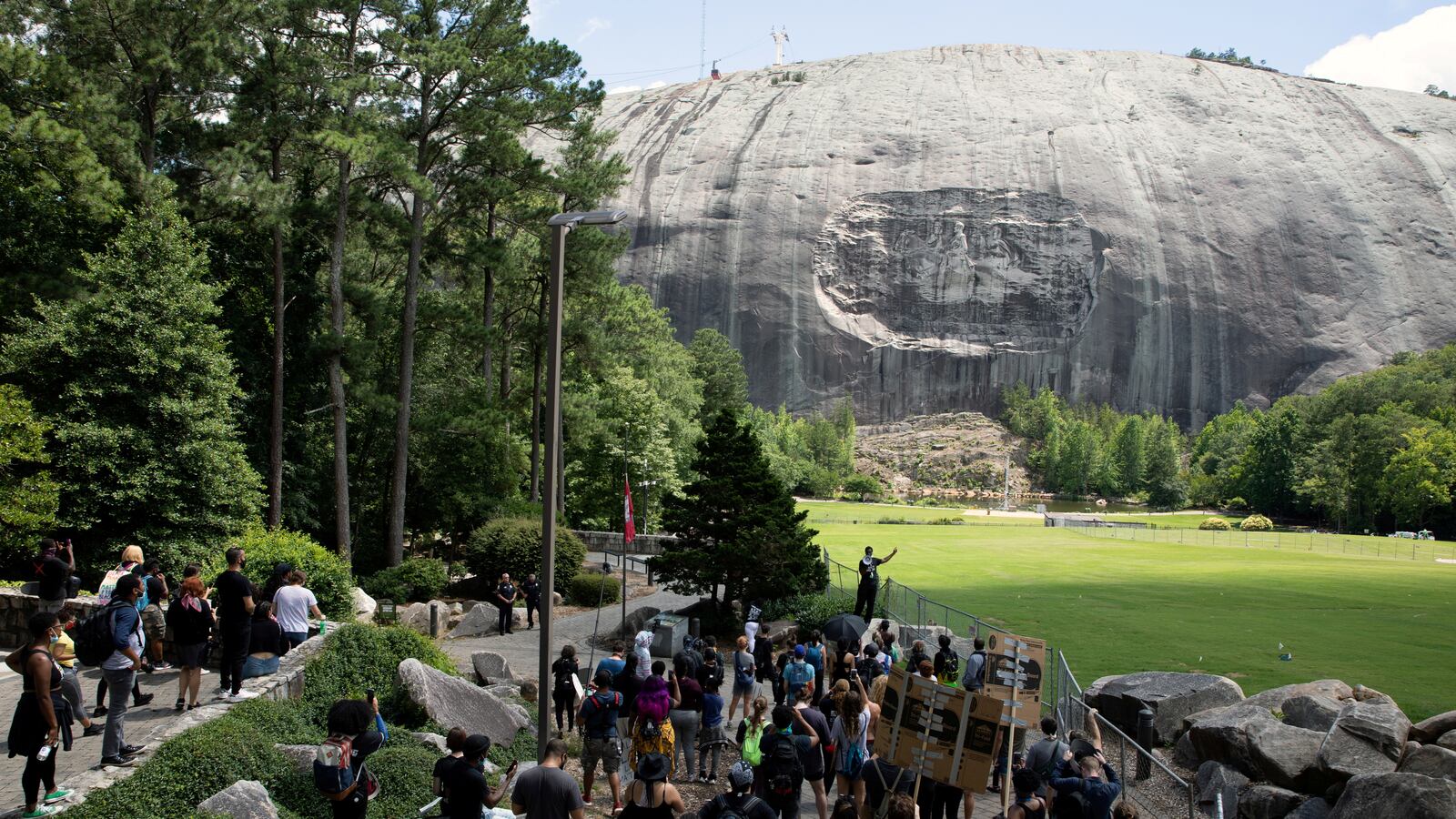 2021-05-25T003044Z_37726275_RC2OMN949XJO_RTRMADP_3_USA-RACE-STONE-MOUNTAIN_lnkpdt