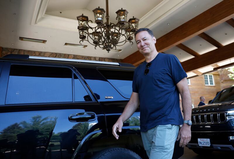 Yahoo CEO Jim Lanzone arrived at the Sun Valley lodge in an oversized blue t-shirt.