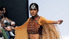 galleries/2010/04/09/pakistan-fashion-week/pakistan-fashion-week---8_bf5k5q