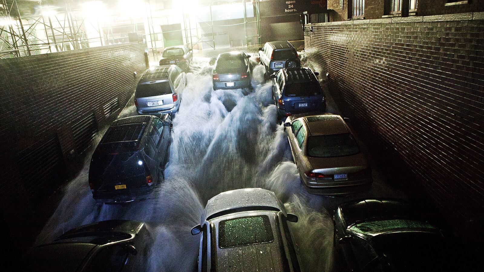 cheats/2012/10/29/large-areas-of-manhattan-flooded/hurricane-sandy-tunnel_jyomzh