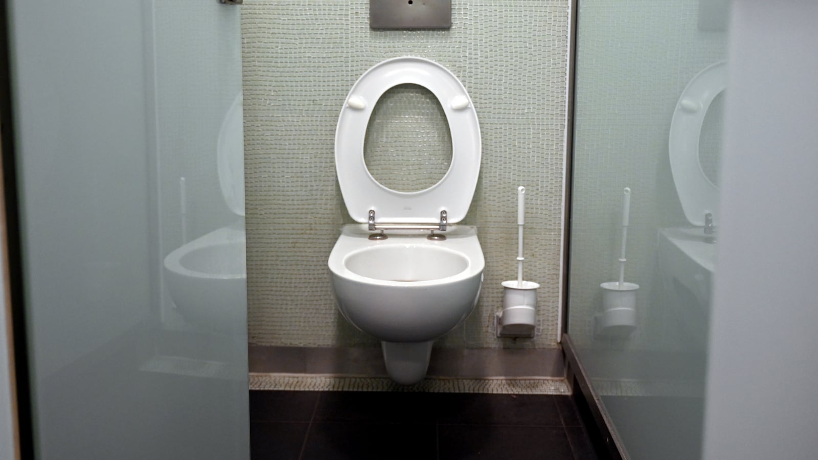19 November 2024, Berlin: A toilet cubicle in the WC-Center at Alexanderplatz. There are a total of 18 public toilet cubicles in the toilet center next to the police station on Alexanderplatz. According to the Senate Department for Mobility, Transport, Climate Protection and the Environment, around 900 people use the facility every day. Using the toilet costs 50 cents. Photo: Leonie Asendorpf/dpa (Photo by Leonie Asendorpf/picture alliance via Getty Images)
