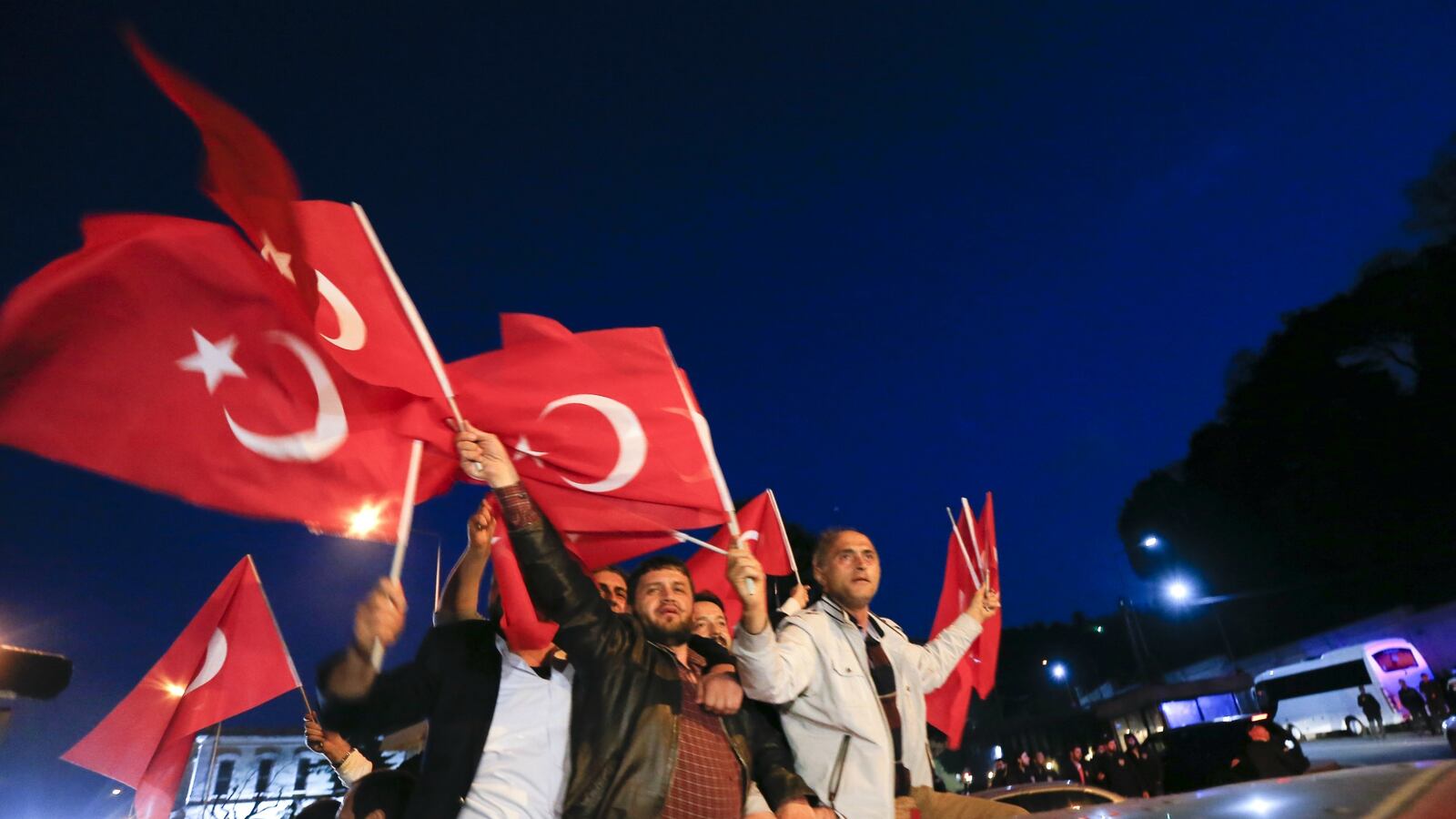 cheats/2017/04/16/erdogan-declares-victory-in-turkey-s-historic-constitutional-referendum/170416-turkey-referendum-erdogan-wins-cheat_dxnk7q