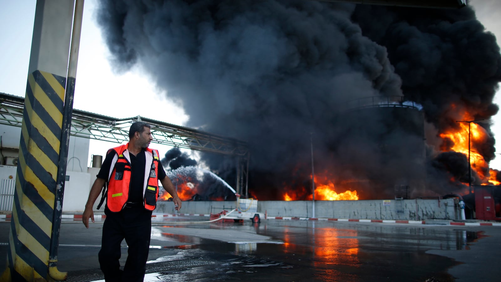 cheats/2014/07/29/israel-shells-gaza-power-plant/140729-gaza-powerplant-cheat_toexmo