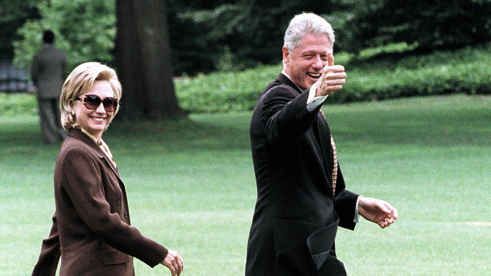 articles/2015/04/07/white-house-staff-dishes-on-clintons-hillary-hit-bill-with-a-book-crooks-had-open-door/150407-oconnor-white-house-tease_dhjynt