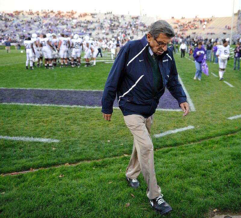 galleries/2012/12/28/whitney-houston-tony-scott-more-celebrities-who-died-in-2012-photos/celebrity-deaths-2012-joe-paterno_mzu27g