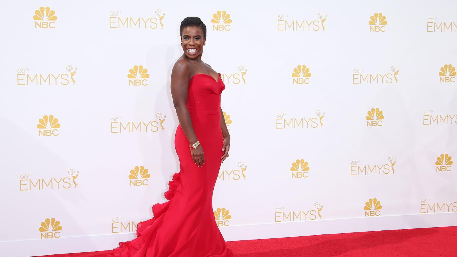 articles/2014/08/31/scarlet-is-the-new-black/140830-laneri-red-dress-tease_uwlncw