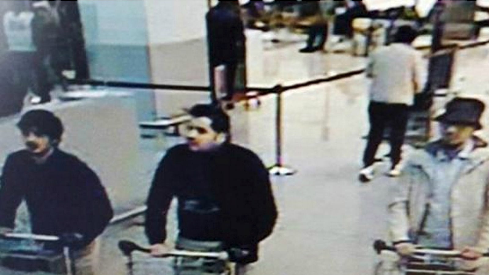 cheats/2016/04/22/brussels-bomber-id-d-as-isis-prison-guard/160323-cctv-airport-belgium-cheat_hnuh8v