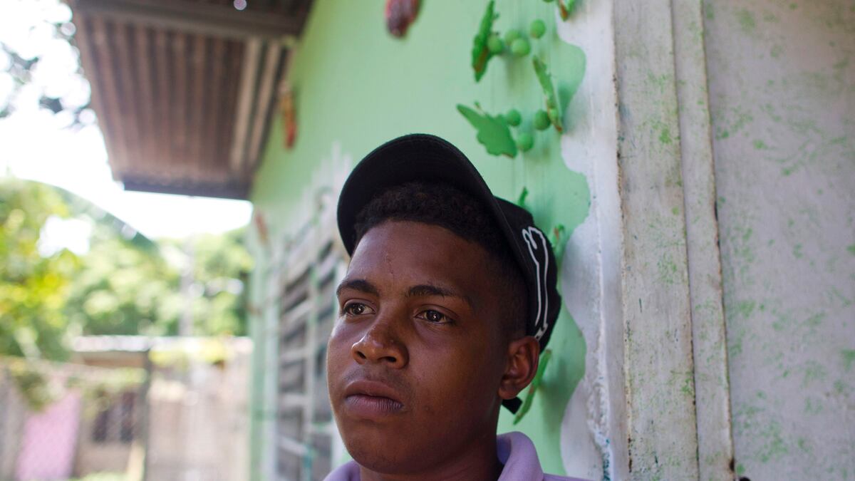 cheats/2012/05/14/castaway-sues-u-s-cruise-line/castaway-sues-cruise-line-cheat_jyik0s