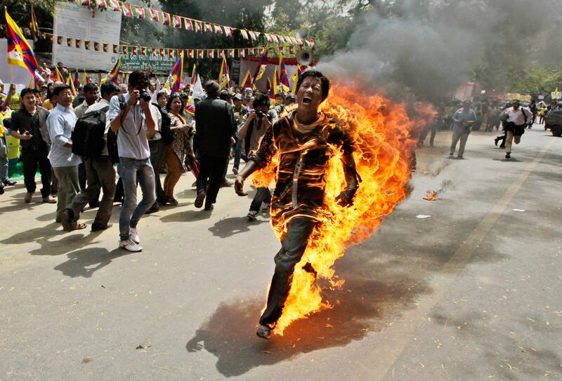 galleries/2012/12/23/2012-in-review-the-year-in-photos/yip-immolation_wzmkkq