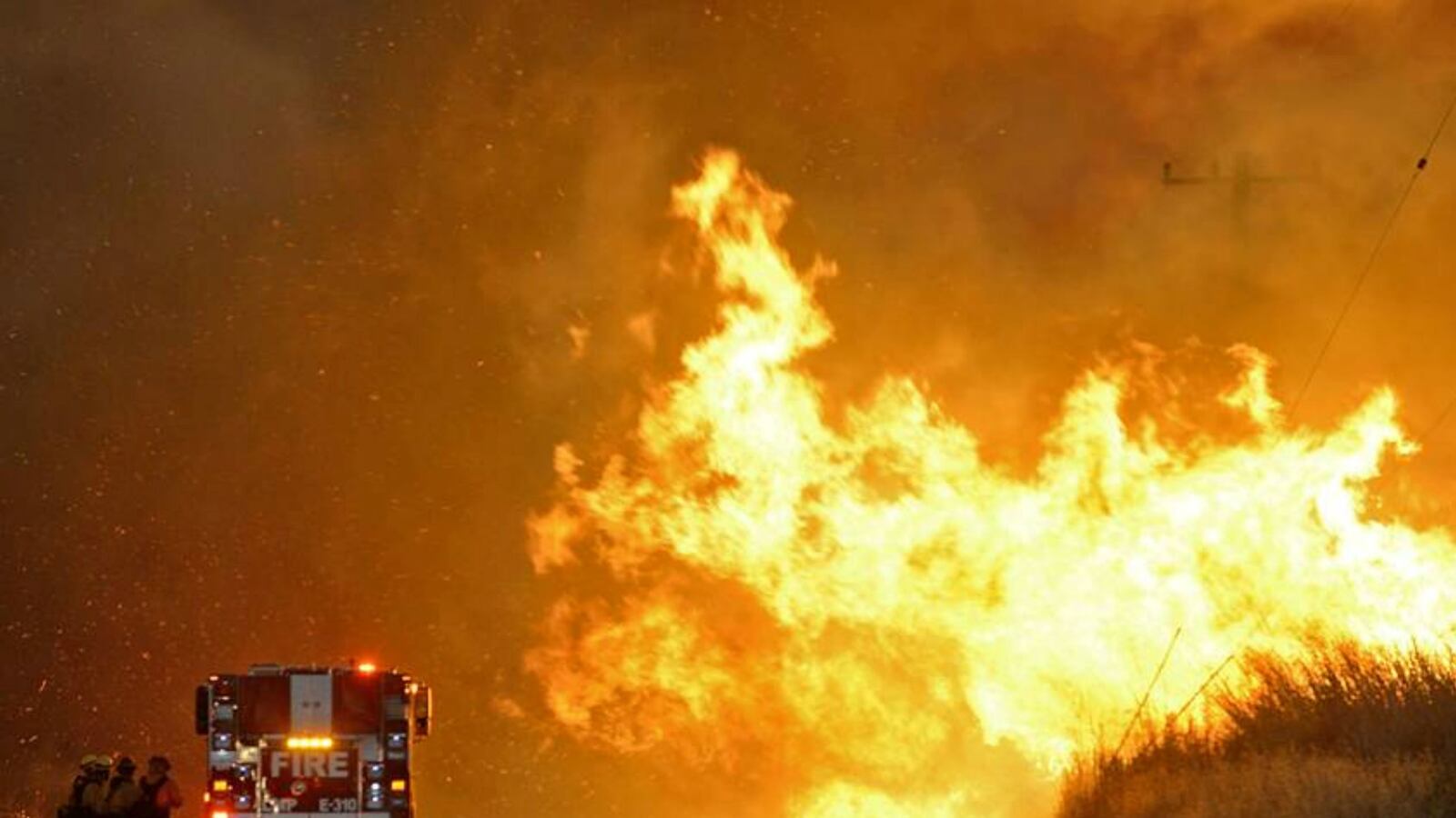 cheats/2016/06/20/wind-extreme-heat-as-socal-wildfires-rage/160620-california-cheat_gdjmq6