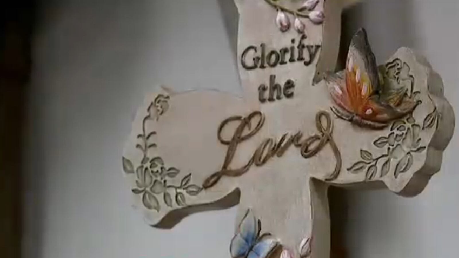 cheats/2015/04/01/indiana-pizzeria-no-pie-for-gay-couples/150401-pizza-cheat_a36gt9