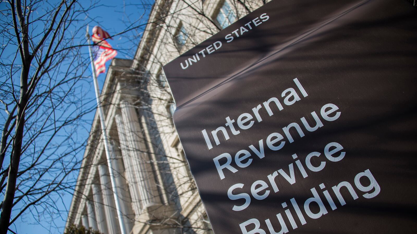 articles/2014/04/15/here-s-where-your-tax-dollars-go/140415-irs-cnbc-tease_qlvpeg
