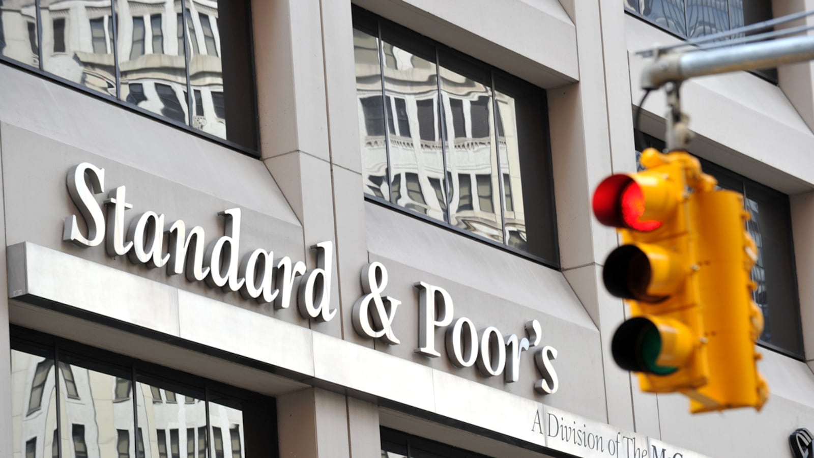 articles/2011/08/10/standard-poor-s-was-right-to-downgrade-u-s-debt/standard-poors-carter_mrtdua
