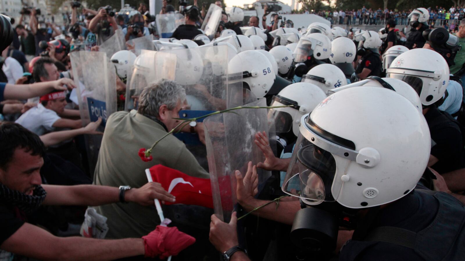 cheats/2013/06/25/turkish-police-arrest-20/130625-turkey-protests-cheat_bbm7i7