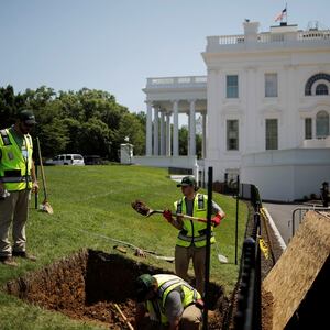 180527-moss-white-house-sinkhole-hero_t0vaap