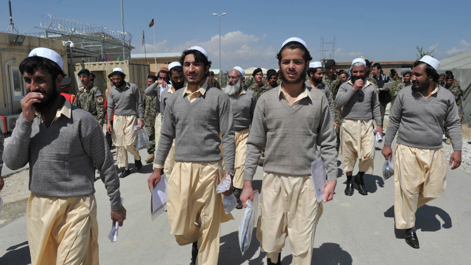 cheats/2012/09/10/u-s-transfers-prison-to-afghans/afghanistan-bagram-prison-hand-over-cheat_ash2hs