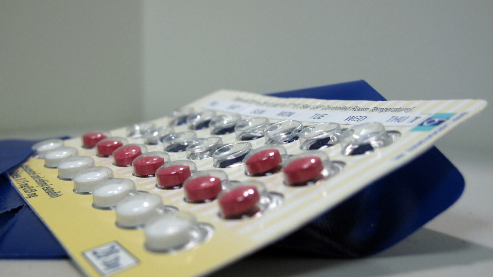 articles/2012/11/24/how-over-the-counter-birth-control-could-screw-you/sepkowitz-birth-control-over-counter-tease-embed_o7rnzl