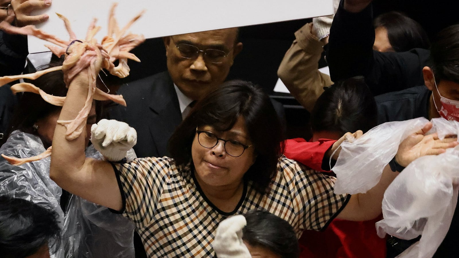 2020-11-27T051953Z_1599401763_RC2FBK929XZP_RTRMADP_3_TAIWAN-POLITICS_dsap9x