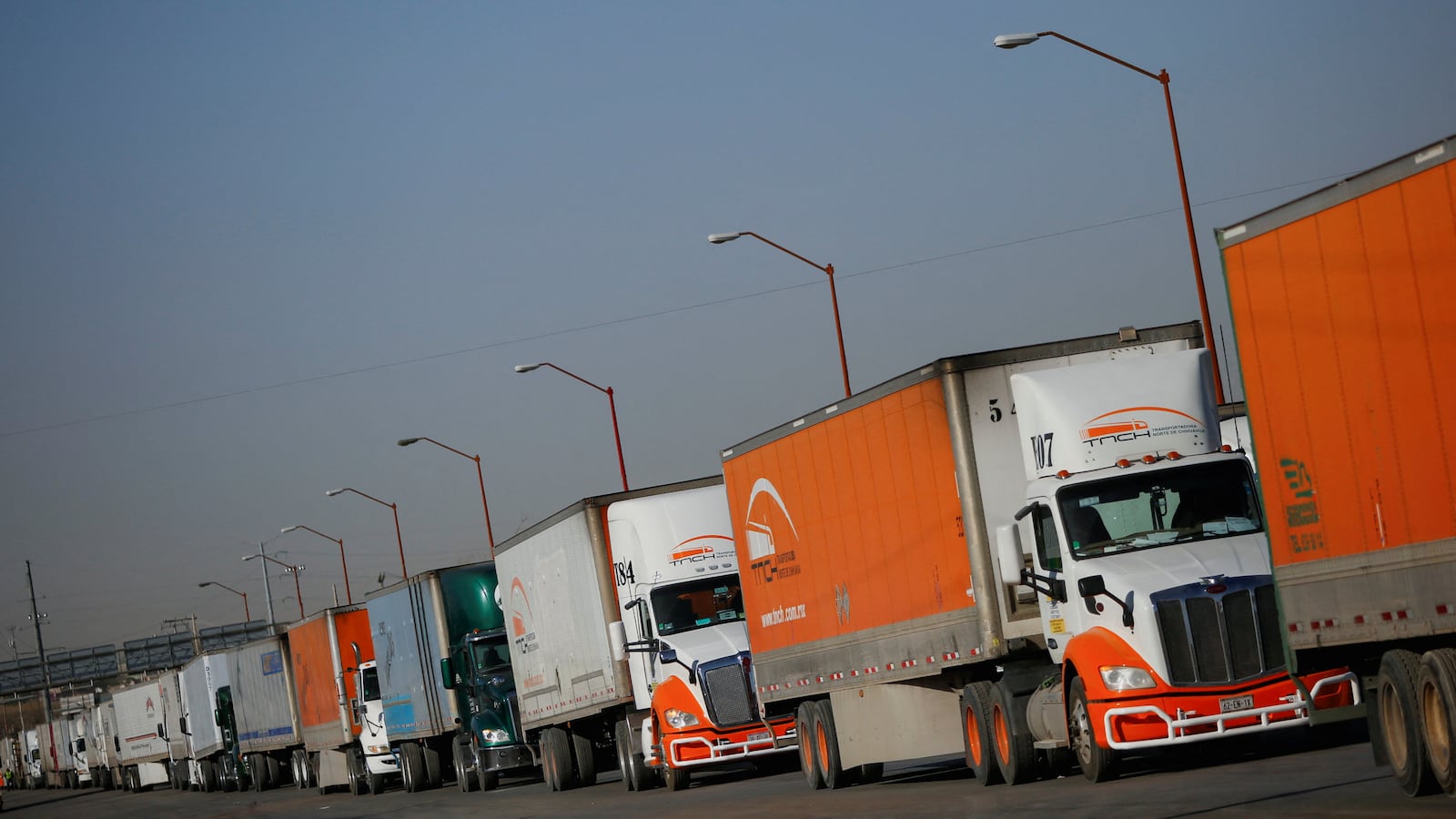 2022-04-09T215335Z_1373949307_RC2LJT9RDK7U_RTRMADP_3_USA-MEXICO-BORDER_wncq87