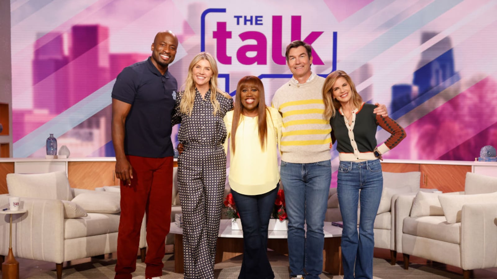Akbar Gbajabiamila, Amanda Kloots, Sheryl Underwood, Jerry O'Connell and Natalie Morales of The Talk.