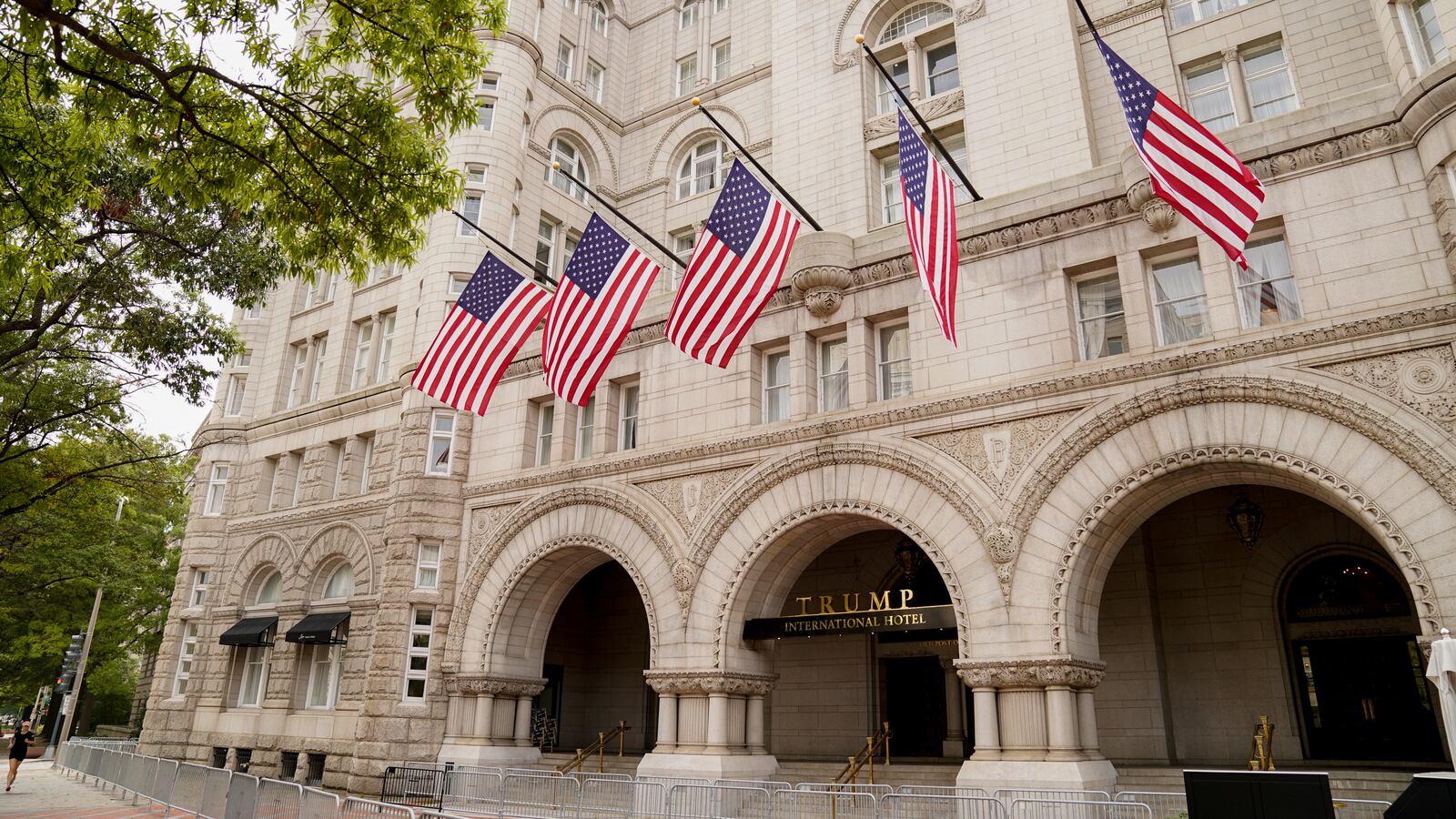 120420-trump-spending-cheat_zgwj7q