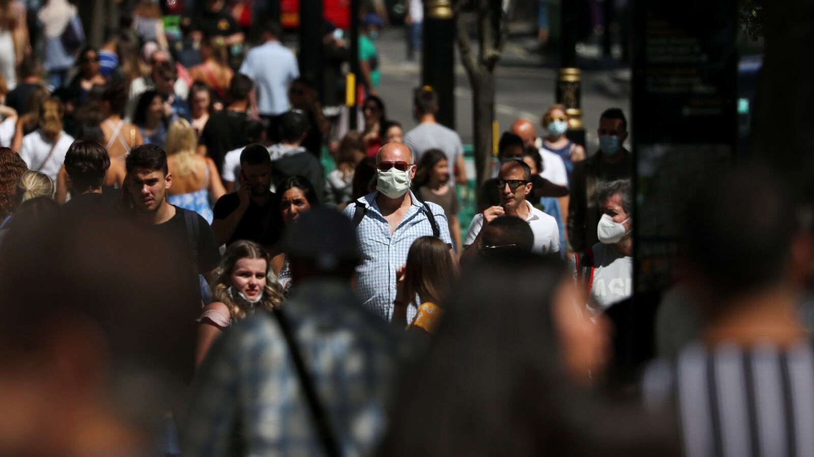 2020-07-18T140332Z_1571245192_RC2QVH9PV8MP_RTRMADP_3_HEALTH-CORONAVIRUS-BRITAIN_wtfjql