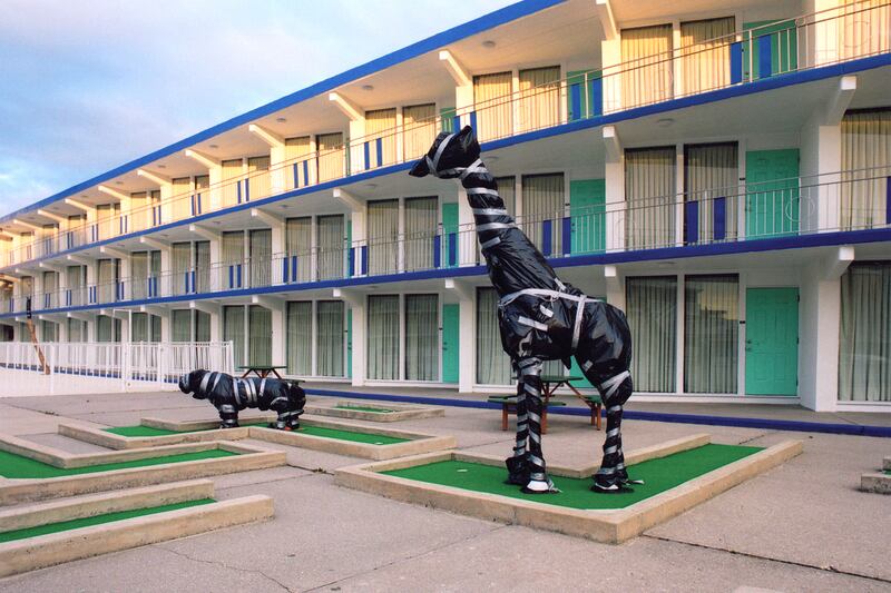 galleries/2016/09/03/the-jersey-shore-s-vanishing-architecture-wildwood-s-iconic-motels-photos/160831_mark_havens_out_of_season_hi_res_1_u1kd4k