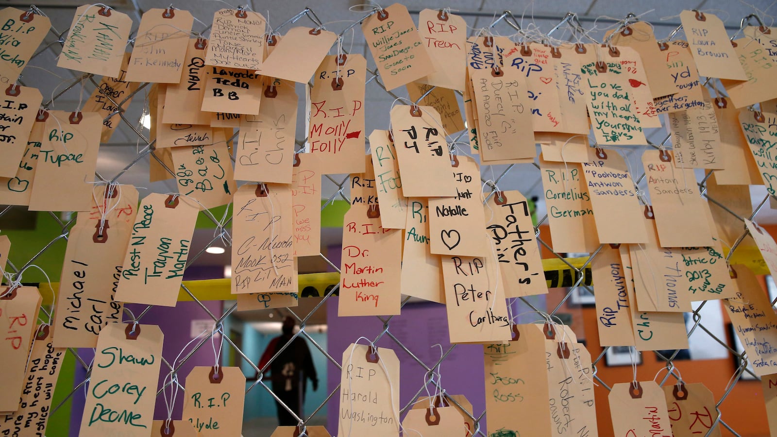 cheats/2014/07/07/60-shot-in-chicago-over-holiday-weekend/140707-chicago-violence-cheat_aouzih