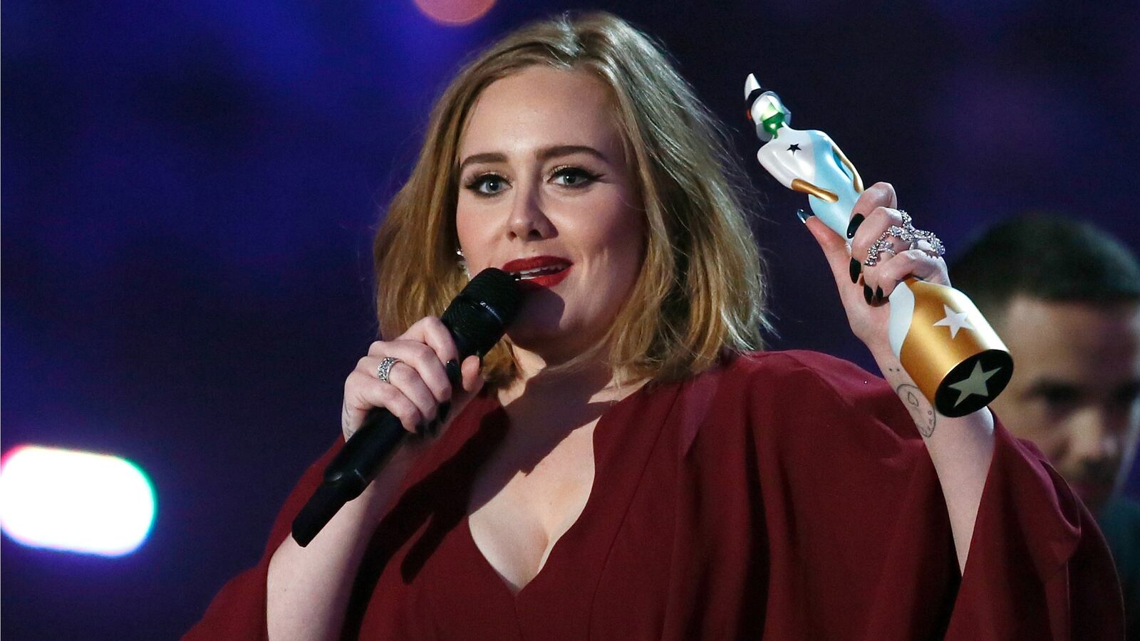 cheats/2016/02/24/adele-i-stand-with-kesha/160224-adele-kesha-cheat_lizpmh