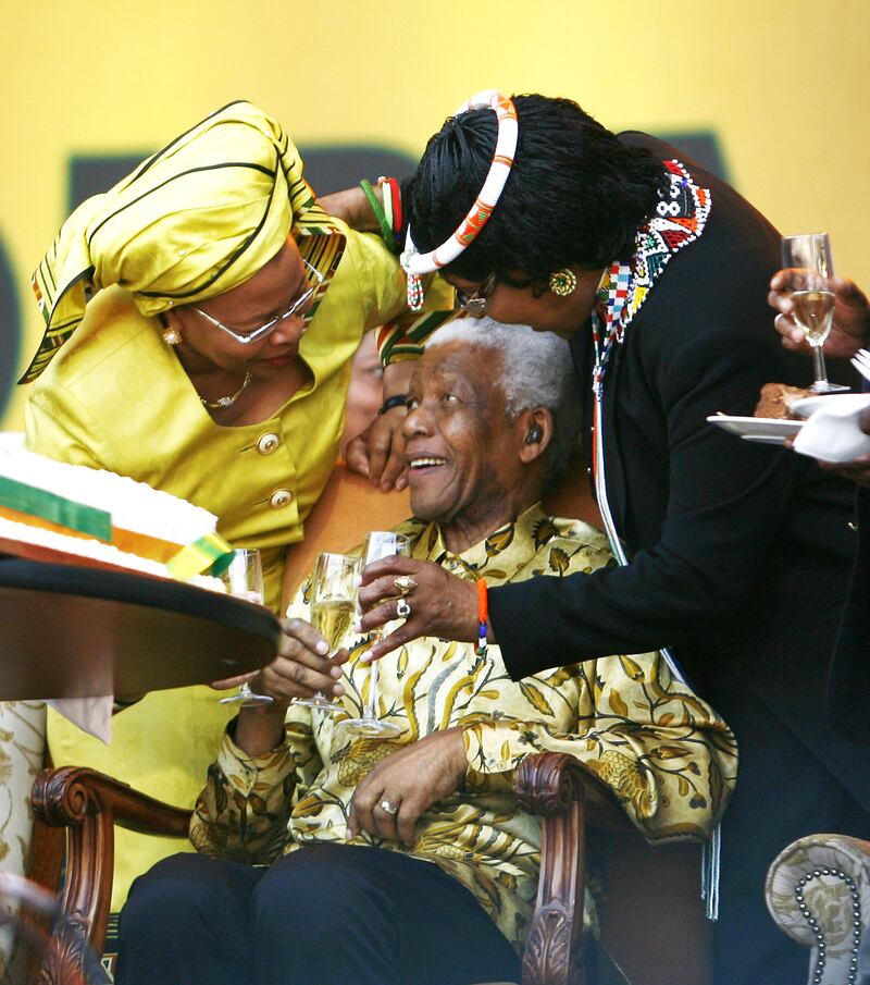 galleries/2013/12/05/nelson-mandela-s-life-in-photo/131205-mandela-20_j7t4vi