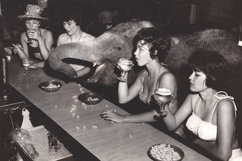 articles/2016/10/27/l-a-s-7-most-influential-restaurants/161026-rothbaum-Chez-Jay-embed-9_nusfiz