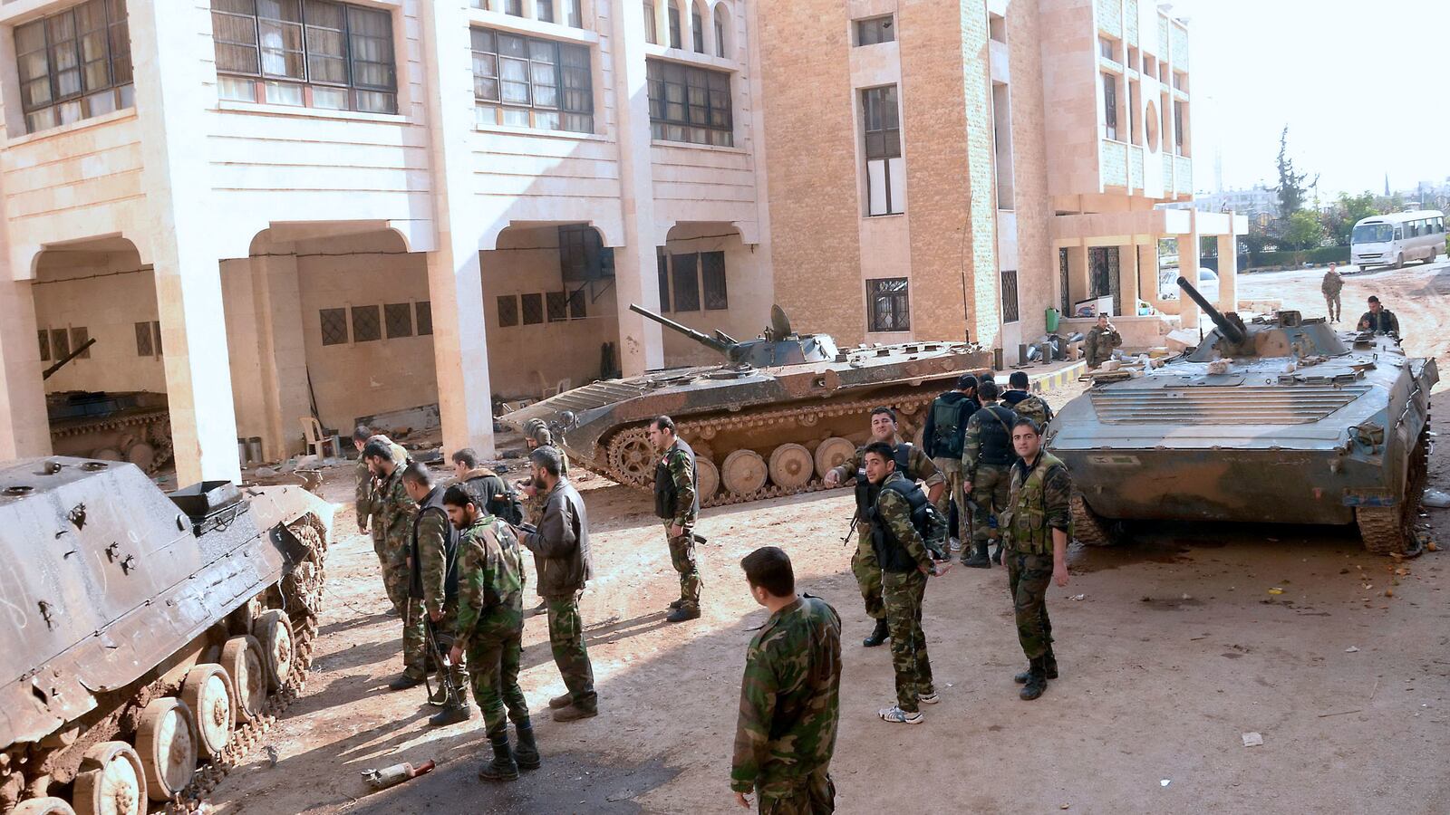 cheats/2012/12/02/syrian-arms-flow-through-iraq/syrians-arms-iraq-airspace-cheat_hqrwvk