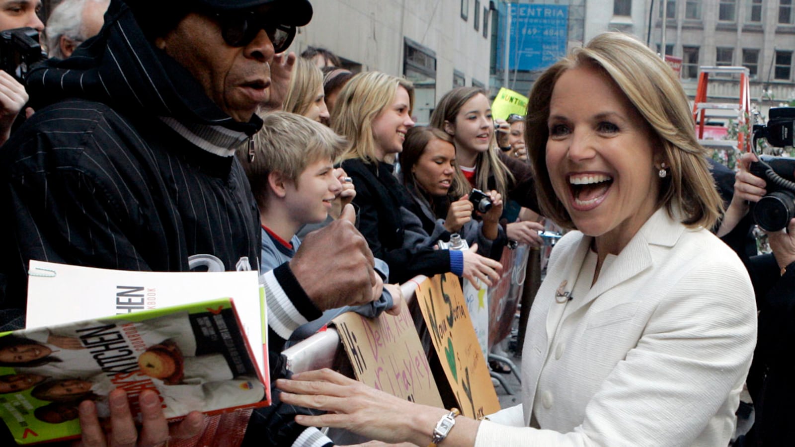 cheats/2012/03/29/katie-couric-to-guest-host-gma/katie-couric-host-cheat_f5euco