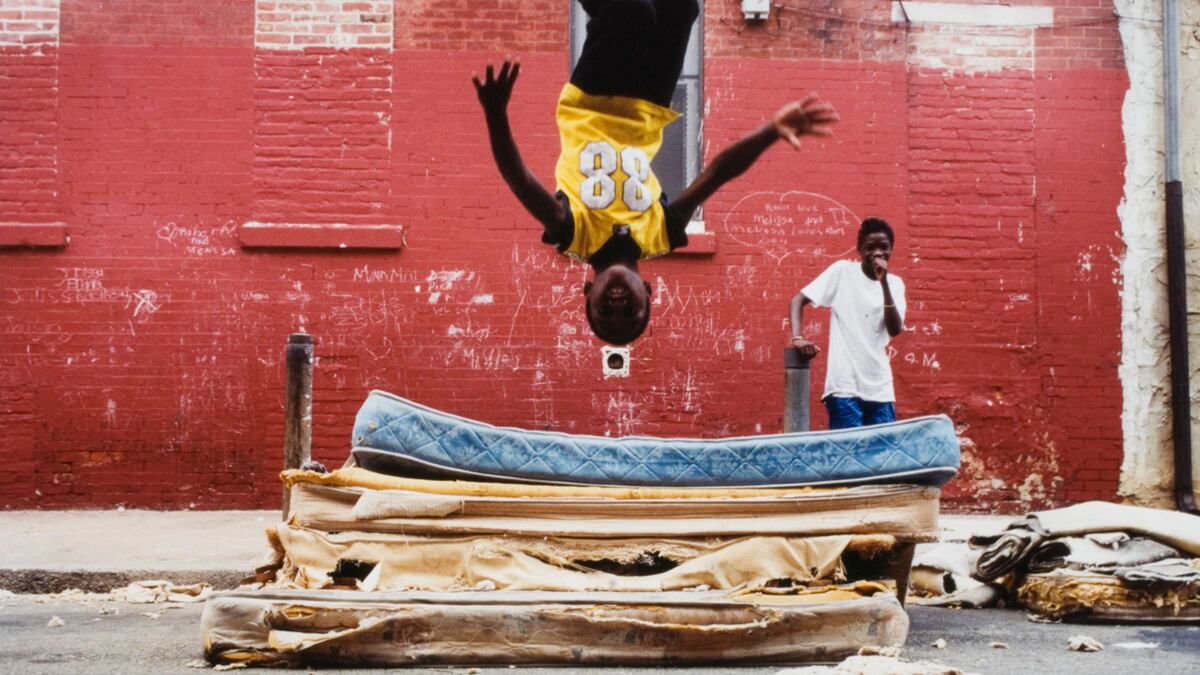 articles/2012/02/16/zoe-strauss-at-the-philadelphia-museum-of-art/zoe-strauss-daily-pic-gopnik_lxxv0m