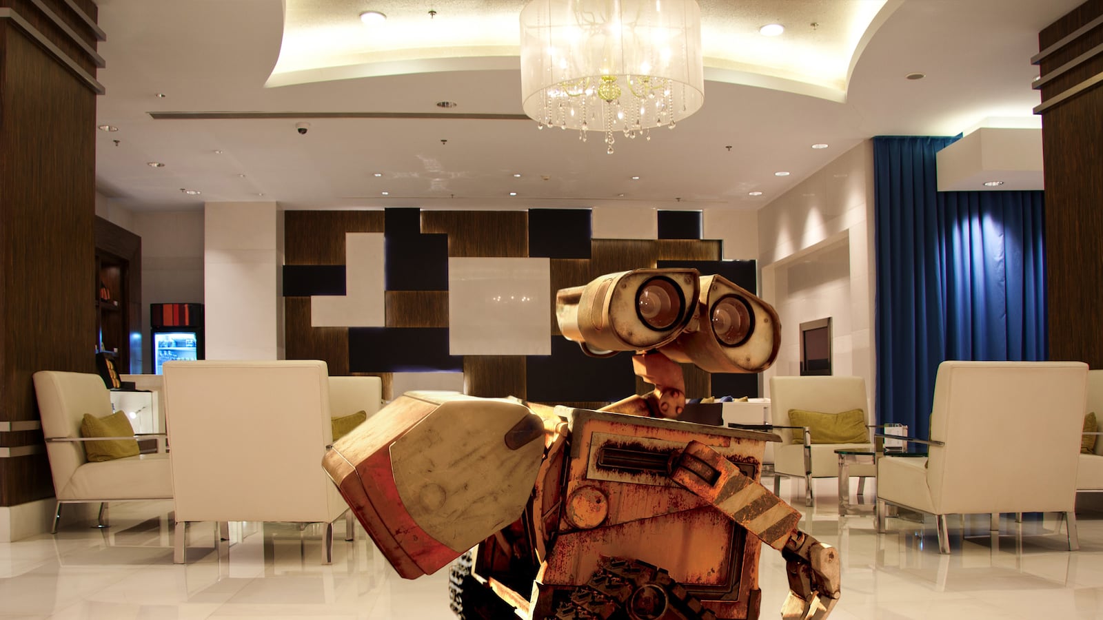 articles/2015/02/12/check-in-to-japan-s-creepy-robot-hotel/150211-strochlic-japan-robots-tease_fwa2dl