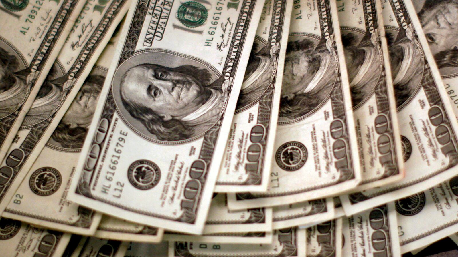 2021-07-08T124001Z_1502426853_RC2CGO9KJ29G_RTRMADP_3_GLOBAL-CURRENCIES-SURVEY_qegvjt