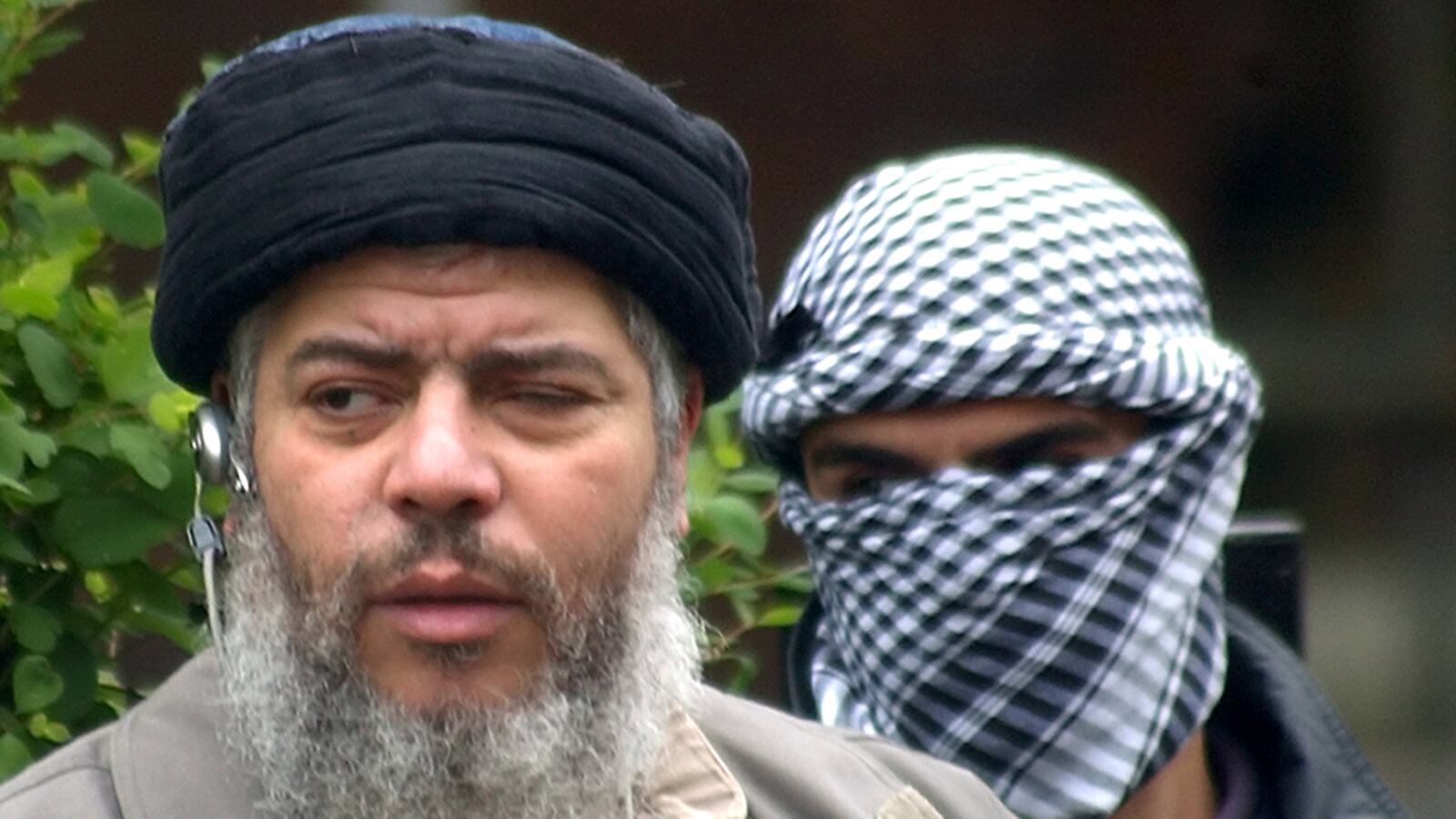 cheats/2012/10/06/5-terror-suspects-extradited-to-u-s/us-england-terror-extradiction-cheat_rgfqzq