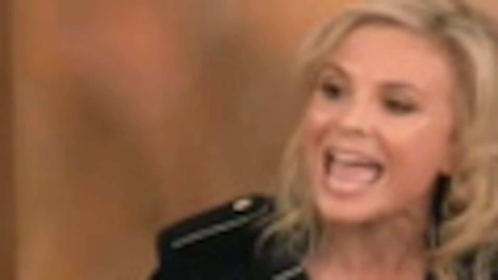 videos/2008/12/05/elisabeth-apologizes-to-deepak-chopra/elisabeth-on-the-view-chopra_6742_sqjgij