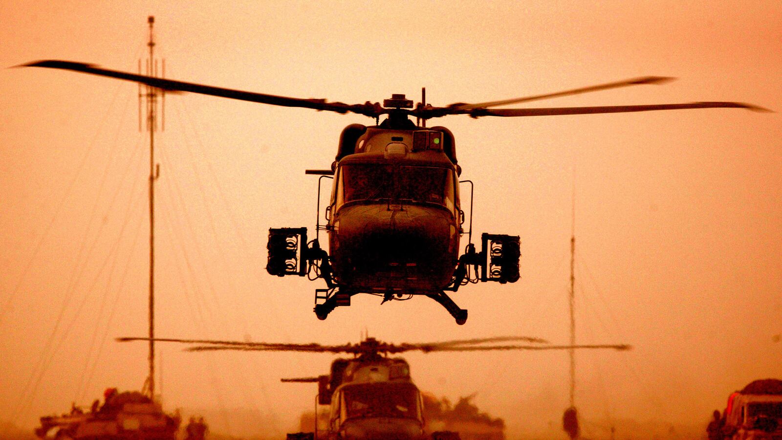 articles/2014/08/23/obama-drafted-to-fight-bush-s-war/140822-tomasky-obama-bush-war-tease_c3ijgp