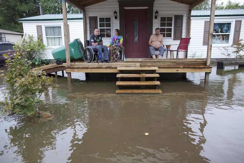 galleries/2015/10/05/south-carolina-battles-devastating-flooding-photos/151006-sc-flooding-10_vk2st9