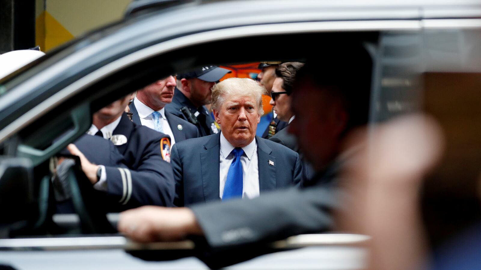 2021-10-25T085826Z_1296556419_RC2WGQ9ICLPX_RTRMADP_3_USA-TRUMP-SOCIALMEDIA-INVESTORS_vrodjq