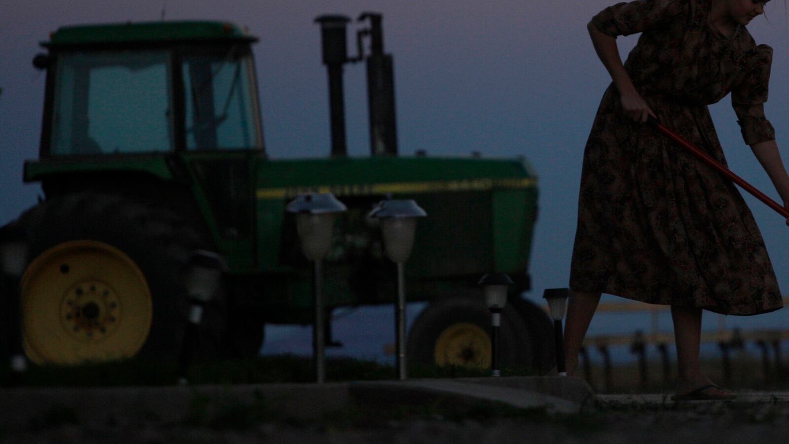 2012-10-03T120000Z_1987468544_GM1E8A30Y1J01_RTRMADP_3_MEXICO_xy6u4z