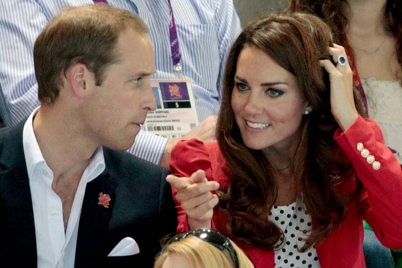 articles/2012/09/06/kate-boosts-british-fashion-says-fashion-designer-whose-dresses-she-wears/zara-blazer-kate-middleton-lookbook_efo6tc