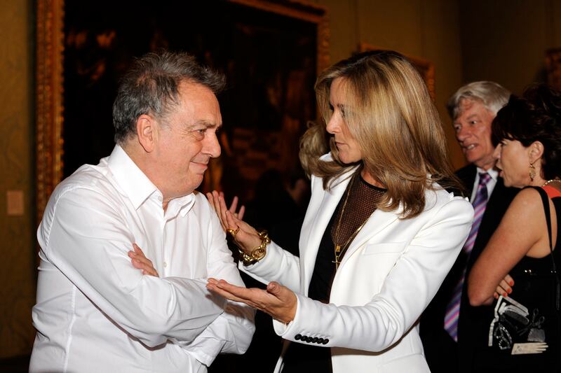 galleries/2011/09/30/burberry-ceo-angela-ahrendts-speaks-at-credit-suisse-and-newsweek-and-daily-beast-event-photos/burberry-dinner-angela-ahrendts-photos-six_ioope0