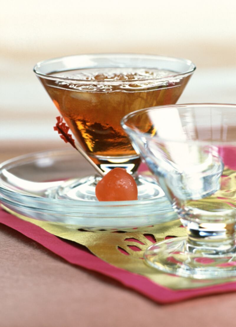 galleries/2011/11/29/20-fattening-holiday-drinks-photos/holiday-drinks-manhattan_klkriv